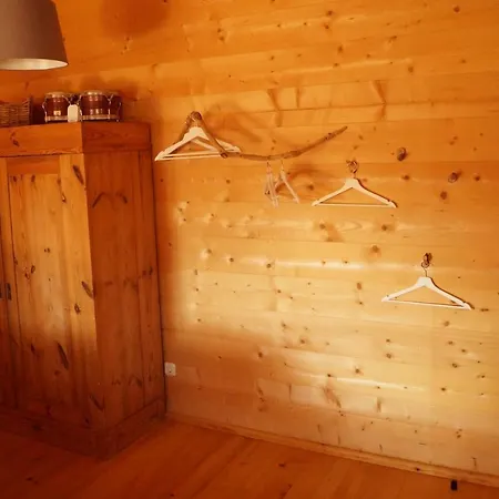 Im Gemütlichen Blockhaus Vor Den Bergen Wielenbach