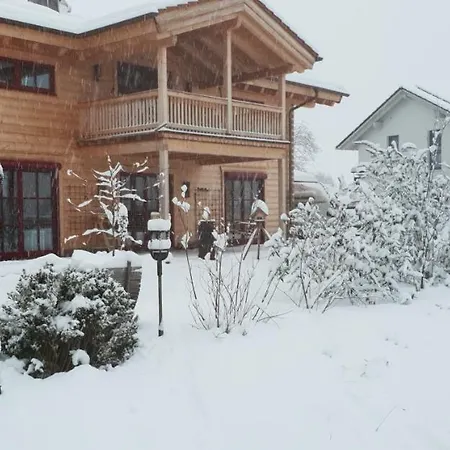 Im Gemuetlichen Blockhaus Vor Den Bergen Apartmán *